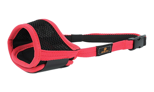 Museruola per cane imbottita regolabile rosa, materiale in nylon leggero, progettata per comfort e vestibilità sicura.