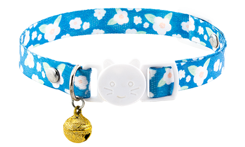 Collare per gatto con design floreale blu, regolabile e leggero per il comfort, con fibbia bianca e campanella dorata.