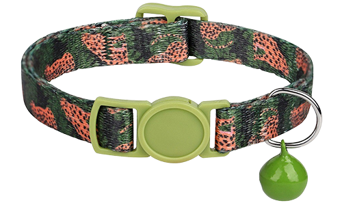Collare per gatto con motivo camouflage verde e arancione, regolabile e leggero, con fibbia verde e campanella.