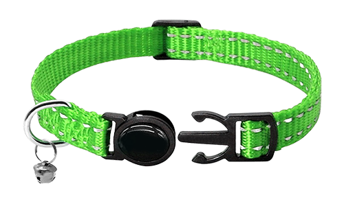 Collare per gatto riflettente verde, regolabile 21-34 cm di lunghezza, fibbia di sicurezza e campanella rossa.