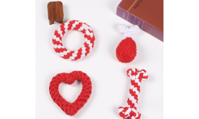 Set di Giochi per Cani in Corda - 4 pezzi Set di 4 giocattoli per cani in corda rossi e bianchi, anello, bastoncino, cuore e osso, per masticazione interattiva.